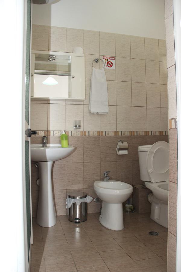 Hotel Italia Tirana Kültér fotó