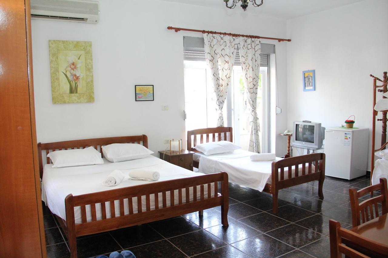 Hotel Italia Tirana Kültér fotó