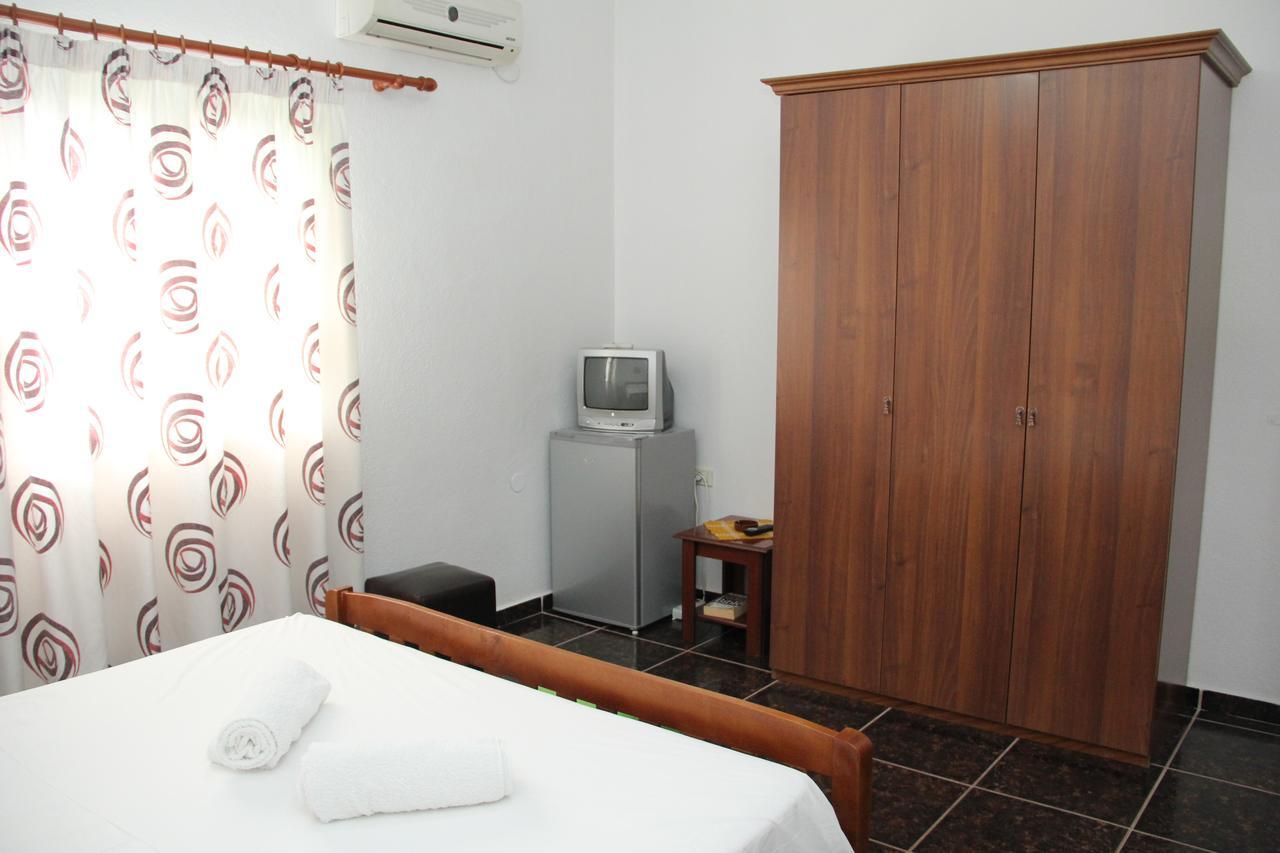 Hotel Italia Tirana Kültér fotó