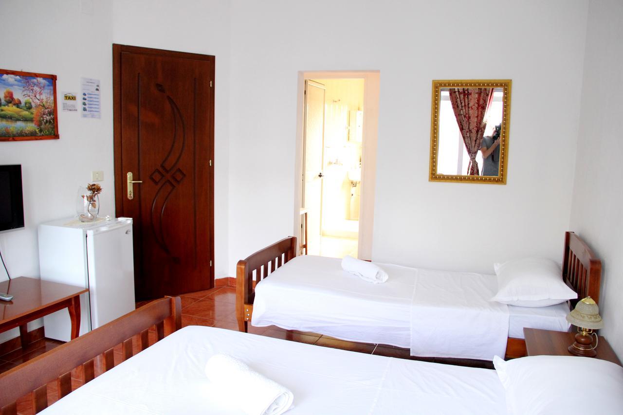 Hotel Italia Tirana Kültér fotó