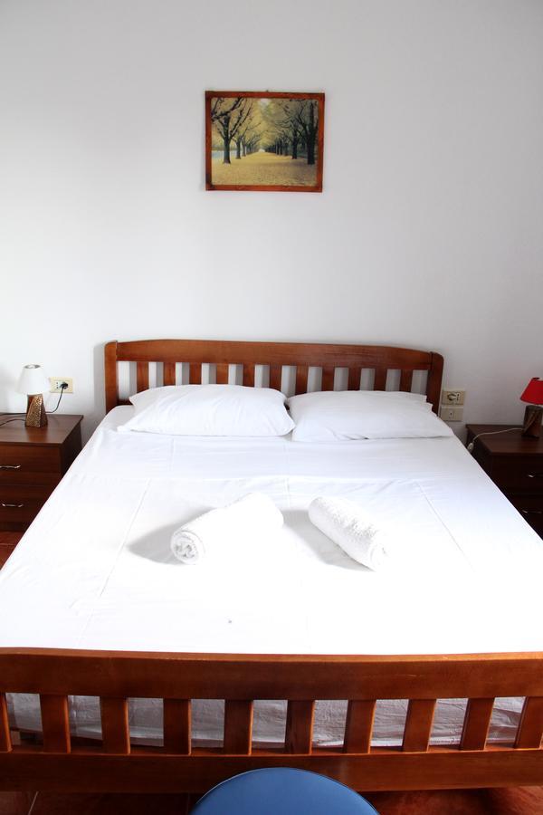 Hotel Italia Tirana Kültér fotó