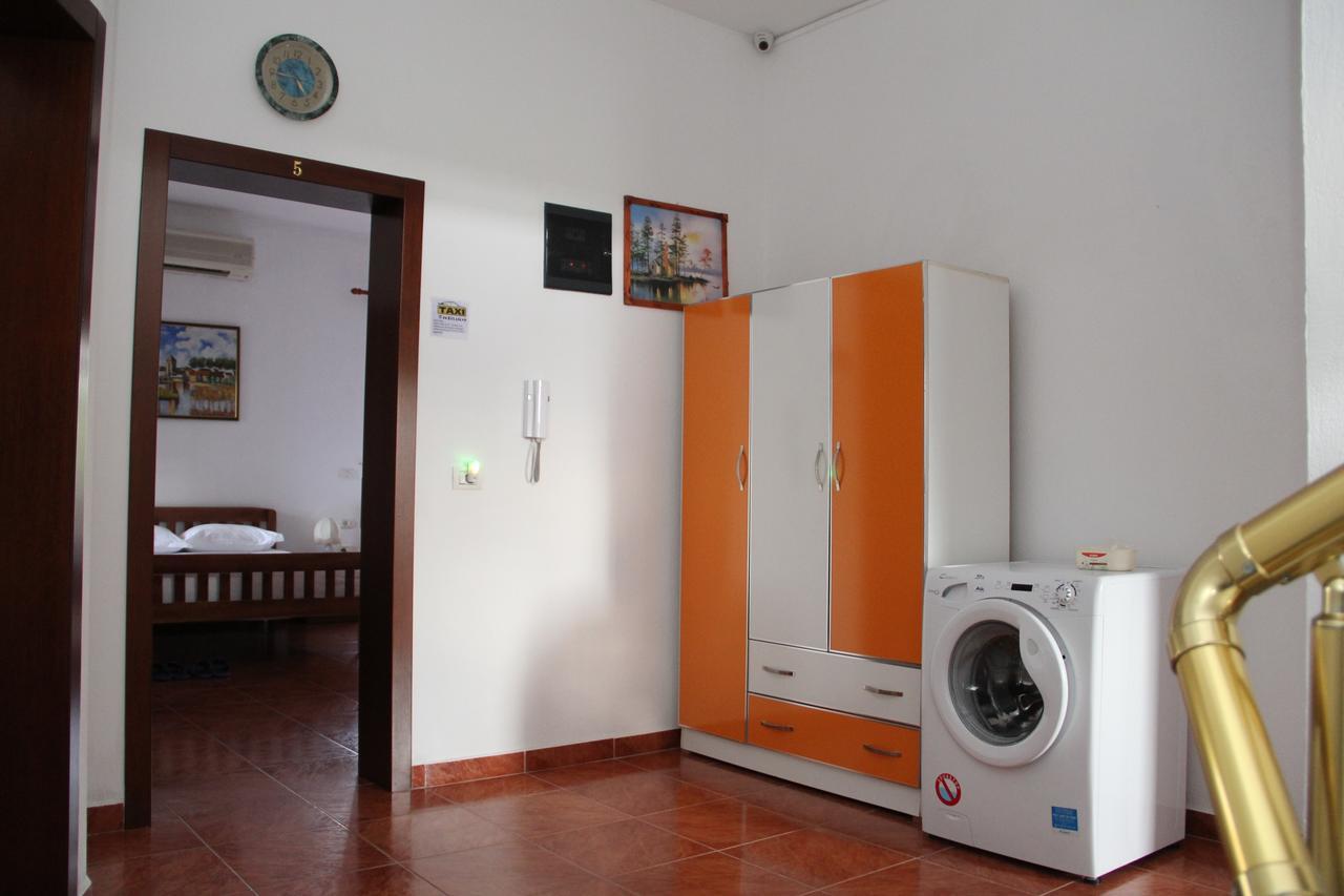 Hotel Italia Tirana Kültér fotó