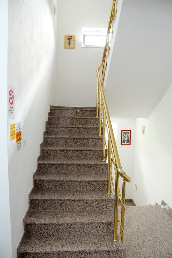 Hotel Italia Tirana Kültér fotó