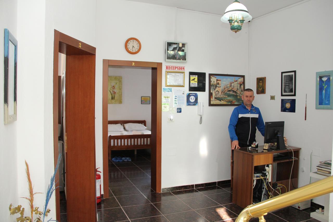 Hotel Italia Tirana Kültér fotó