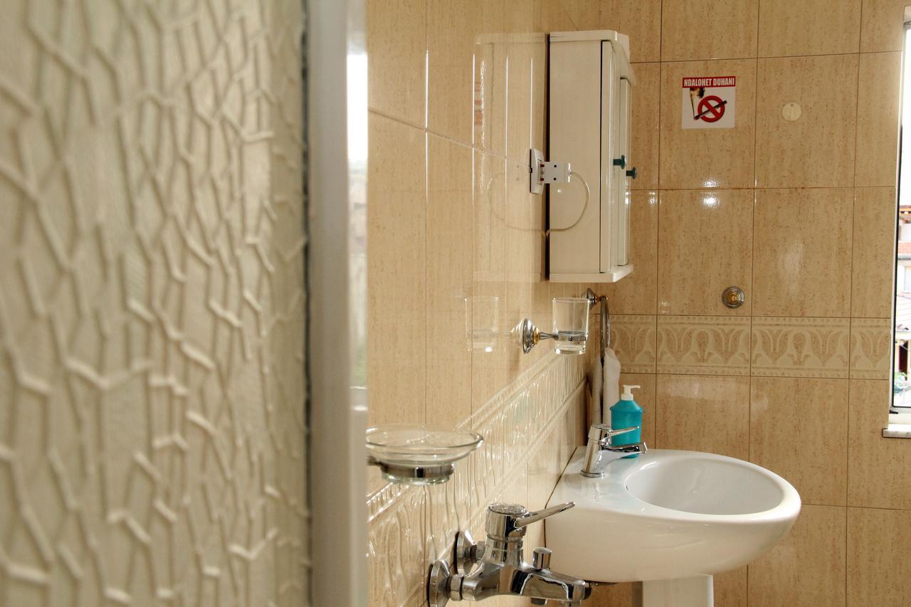 Hotel Italia Tirana Kültér fotó