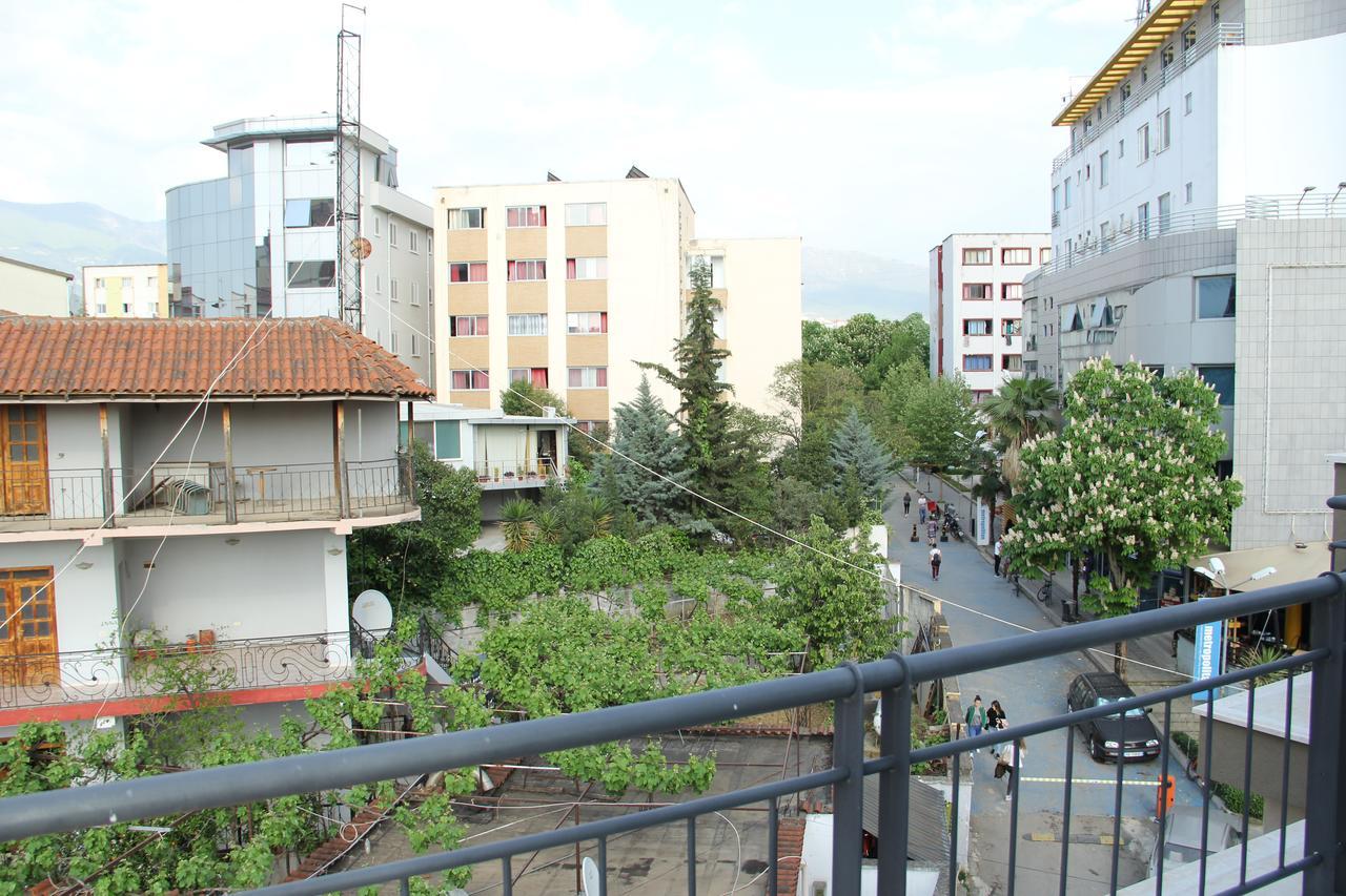 Hotel Italia Tirana Kültér fotó